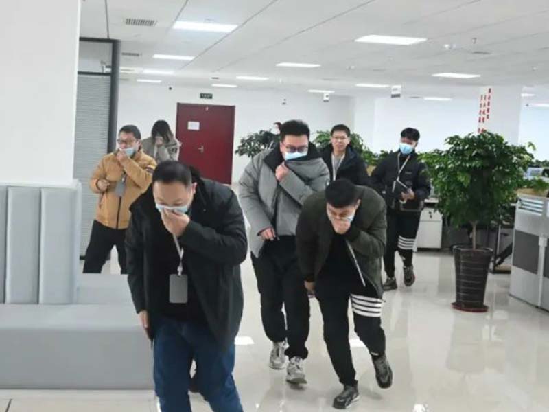 消防逃生演练，筑牢安全防线